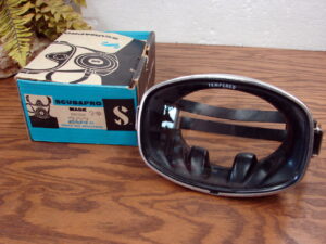 Vintage ScubaPro ScubaVision Scuba Diving Snorkeling Mask Tempered Glass #207 w/ Original Box