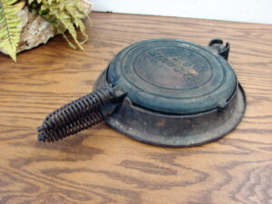 Complete Antique E. C. Simmons Keen Kutter Cast Iron Waffle Iron w/ Base