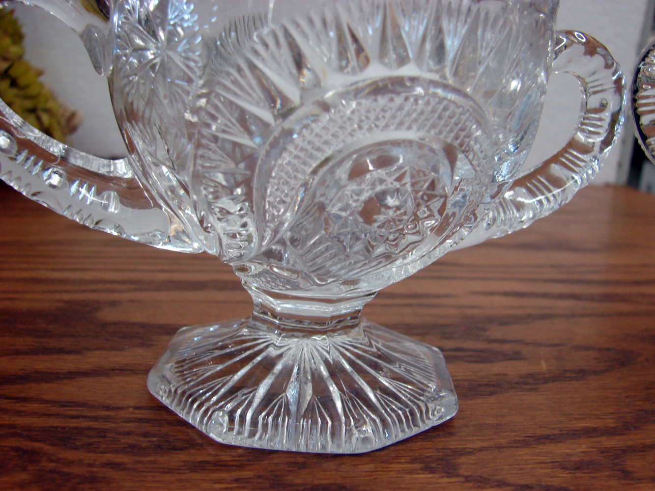 Vintage Clear Crystal Slewed Horseshoe Creamer and Sugar Bowl - Image 2
