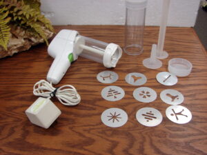 Vintage Wear-Ever Super Shooter Electric Spritz Cookie Press Gun Double Barrel No Box Missing 1 Tip