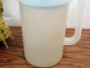 Vintage Tupperware #1575 Frosted and Country Blue Push Button 2 Qt Pitcher