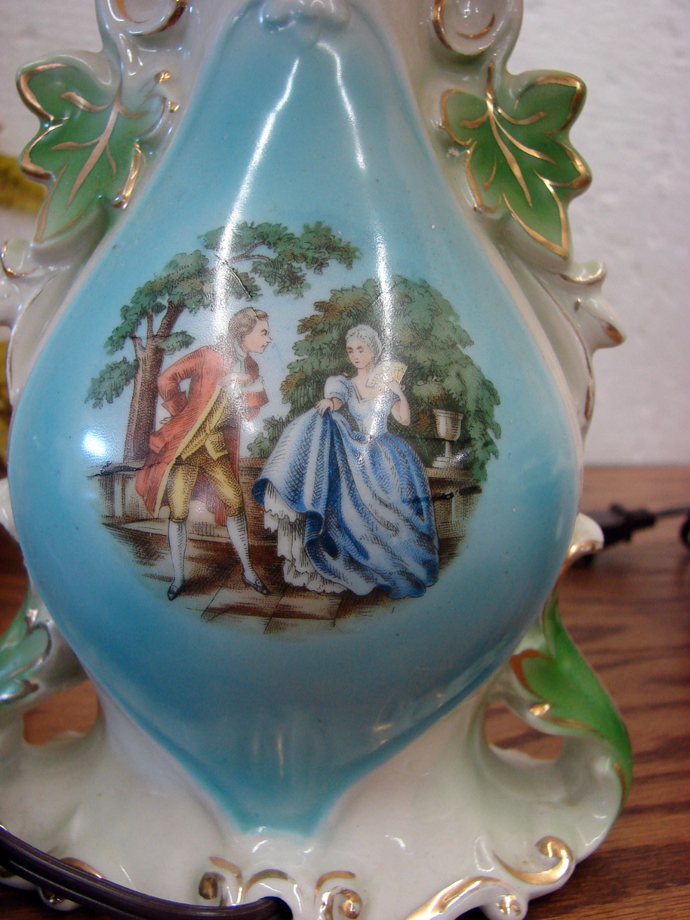 Set/2 Vintage Boudoir Victorian Couple Gold Trim Bedside Lamps w/ Lamp Shades - Image 3