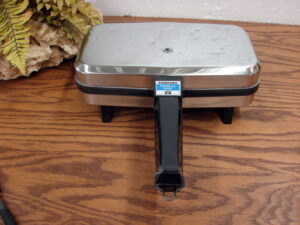 Vintage Used Electric Vitantonio Pizzelle Chef Baker Authentic Waffle Cookie Iron #300