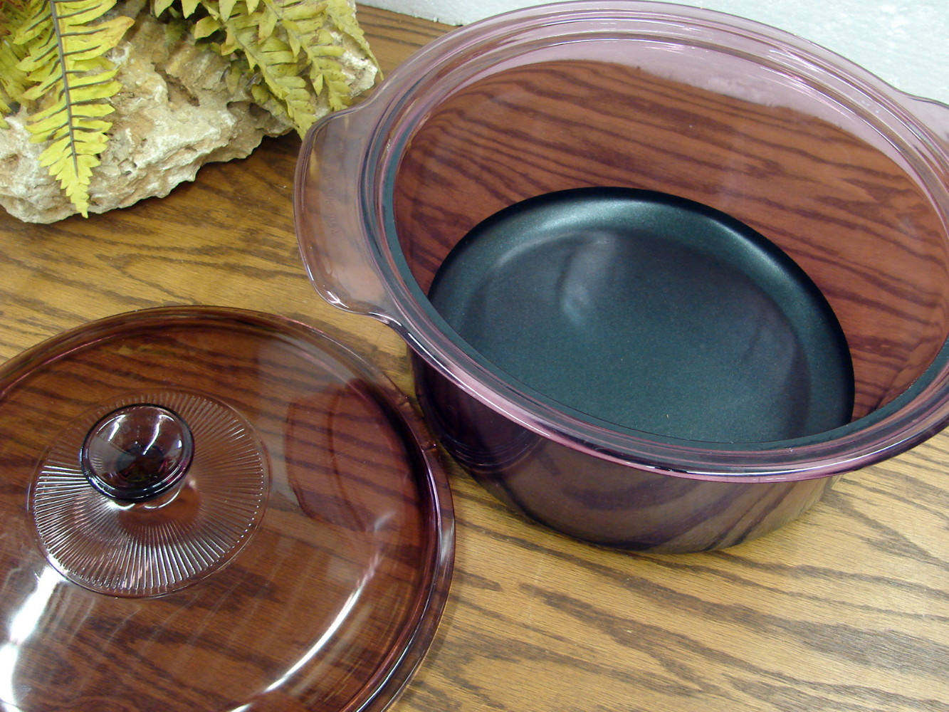 Vintage PYREX Glass Visions Cranberry 5 Liter Non Stick Dutch Oven w/ Matching Lid - Image 2