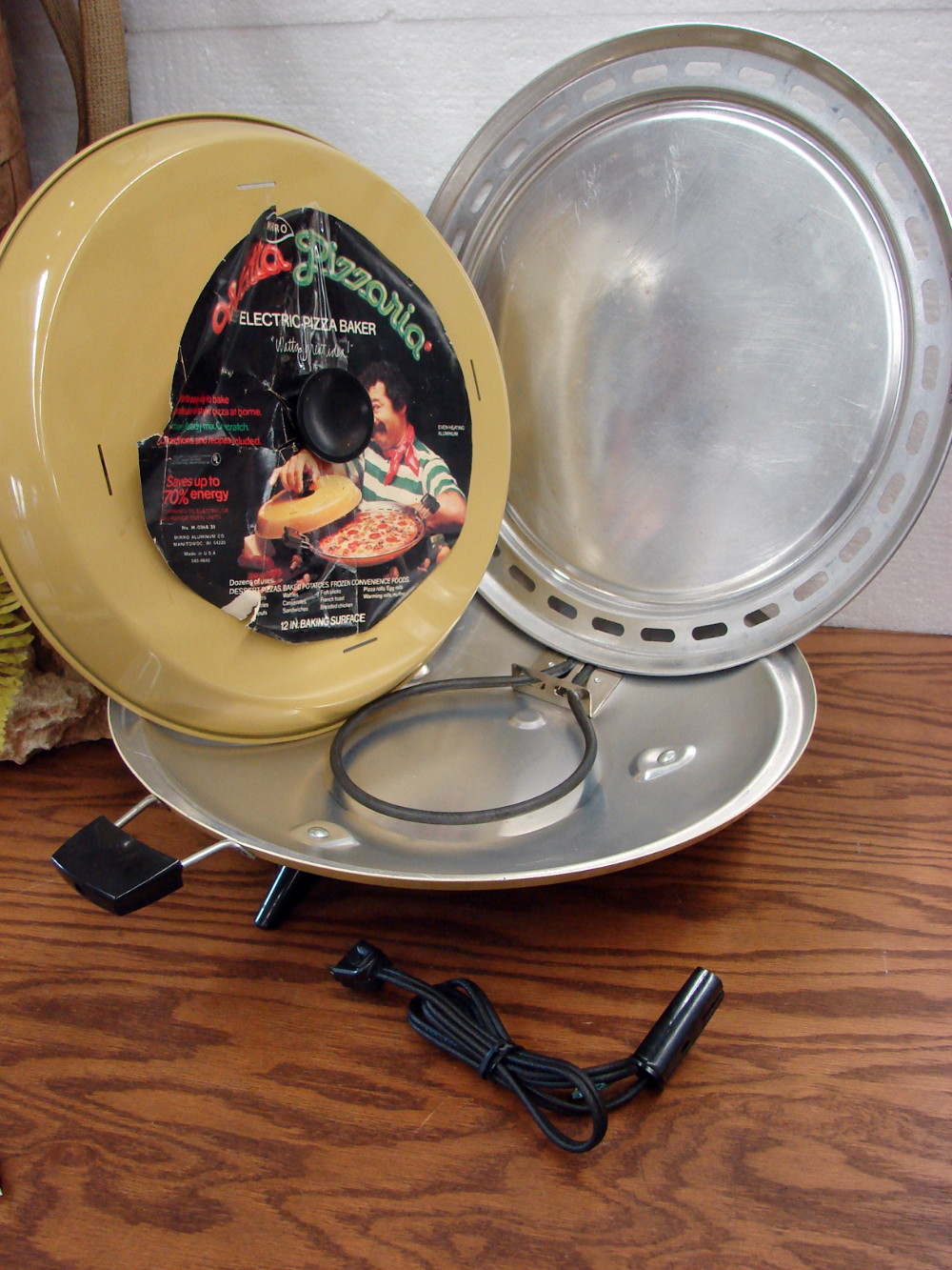 Vintage Mirro Watta Pizzaria Round Electric Pizza Baker Maker Harvest Gold - Image 2