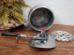 Complete Vintage Wear-Ever Flex Seal #3604 Pressure Cooker Bright Red Accents