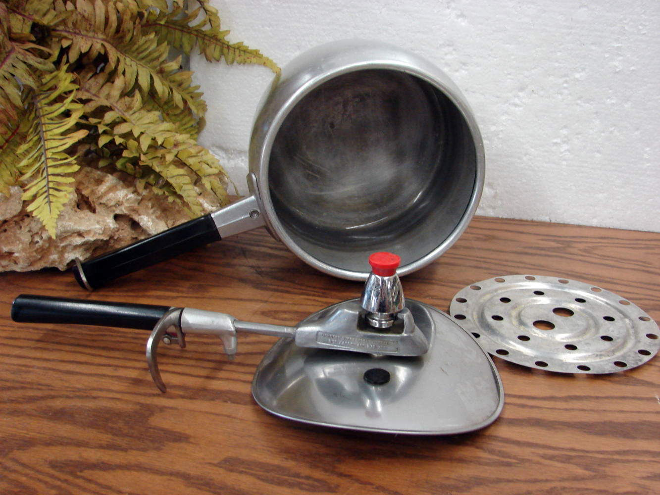 Complete Vintage Wear-Ever Flex Seal #3604 Pressure Cooker Bright Red Accents