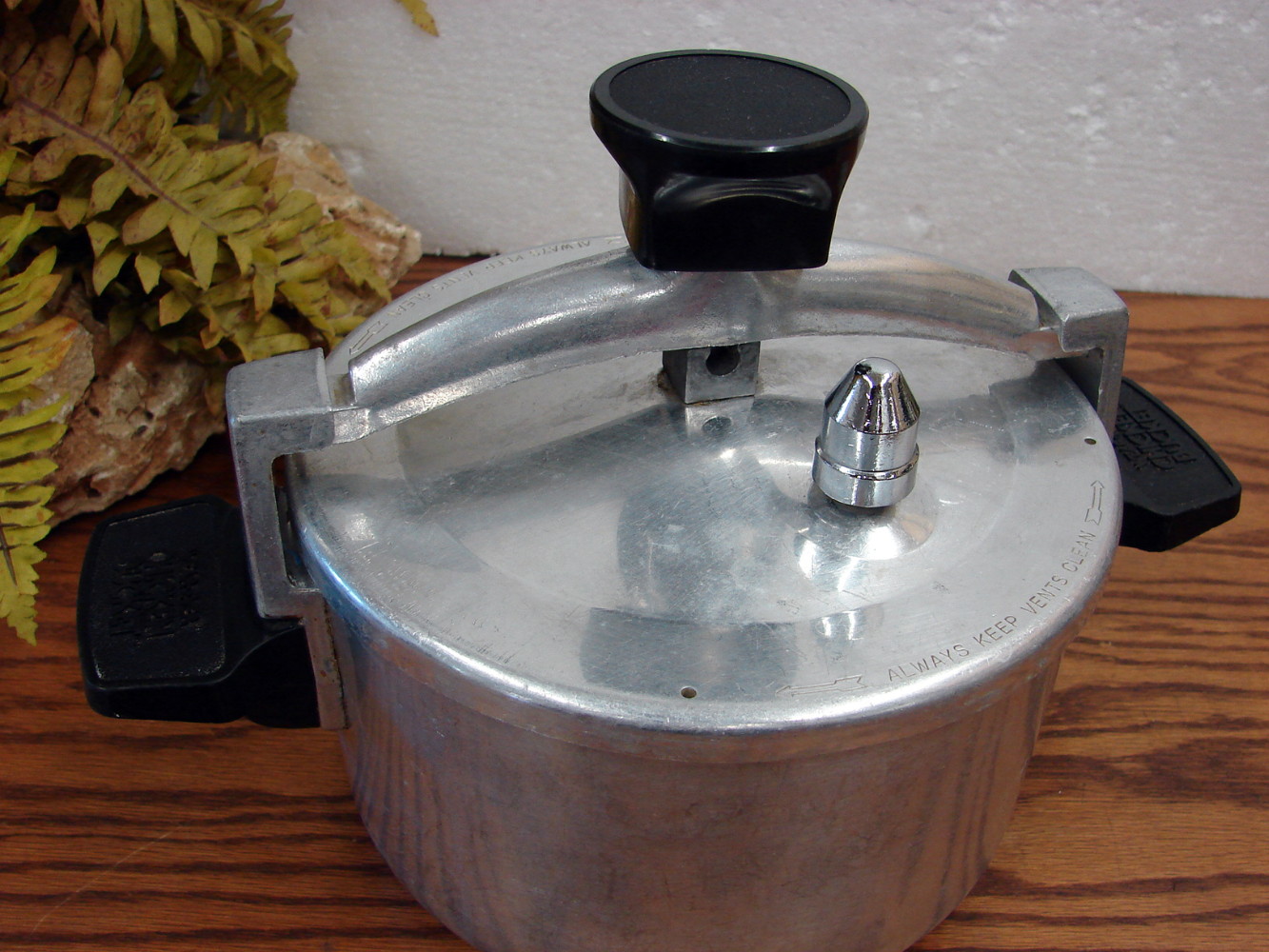 Vintage Used Wear Ever Chicken Bucket Low Pressure Fryer #90024 4 Qt.