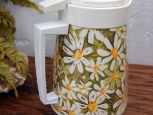 Thermo-Serv West Bend Mod White/Green Daisy Pattern Insulated Lidded Pitcher