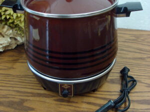 Vintage West Bend Lazy Day #5225 Slow Cooker Tested Working Dark Brown/Black