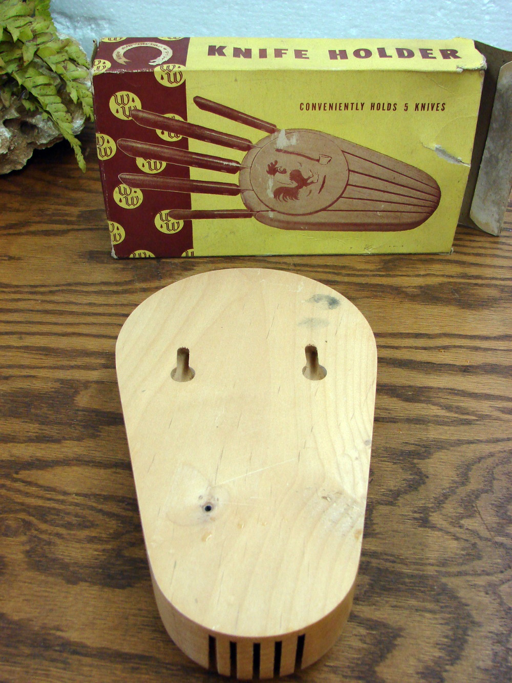 Brand New 1950's Vintage Wood Wall Hanging Rooster Axe Knife Holder Block - Image 3