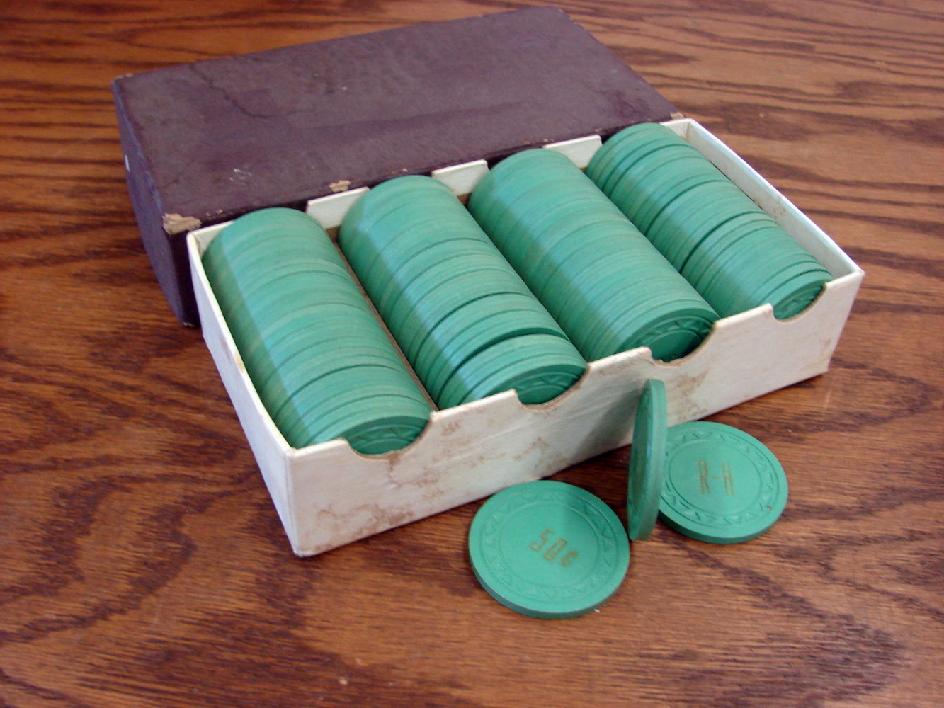 100 Vintage Burt Made or Paulson Clay Gambling Poker Casino Home Chips R-H Inlay 50 Cents - Image 2