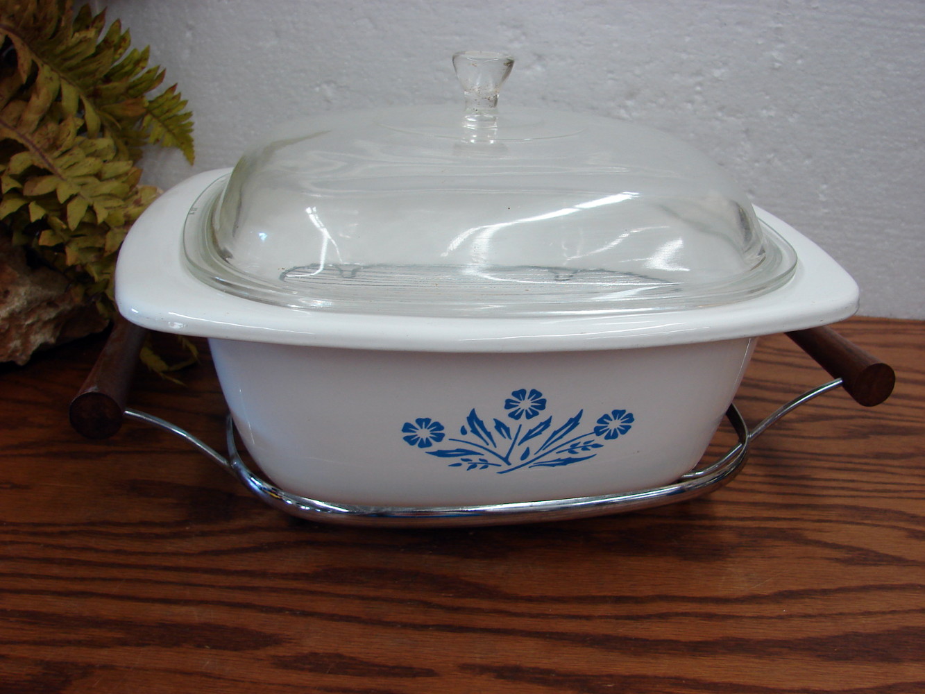 Corning Ware Blue Cornflower 4 Quart Dutch Oven w/ Rack and Serving Tray