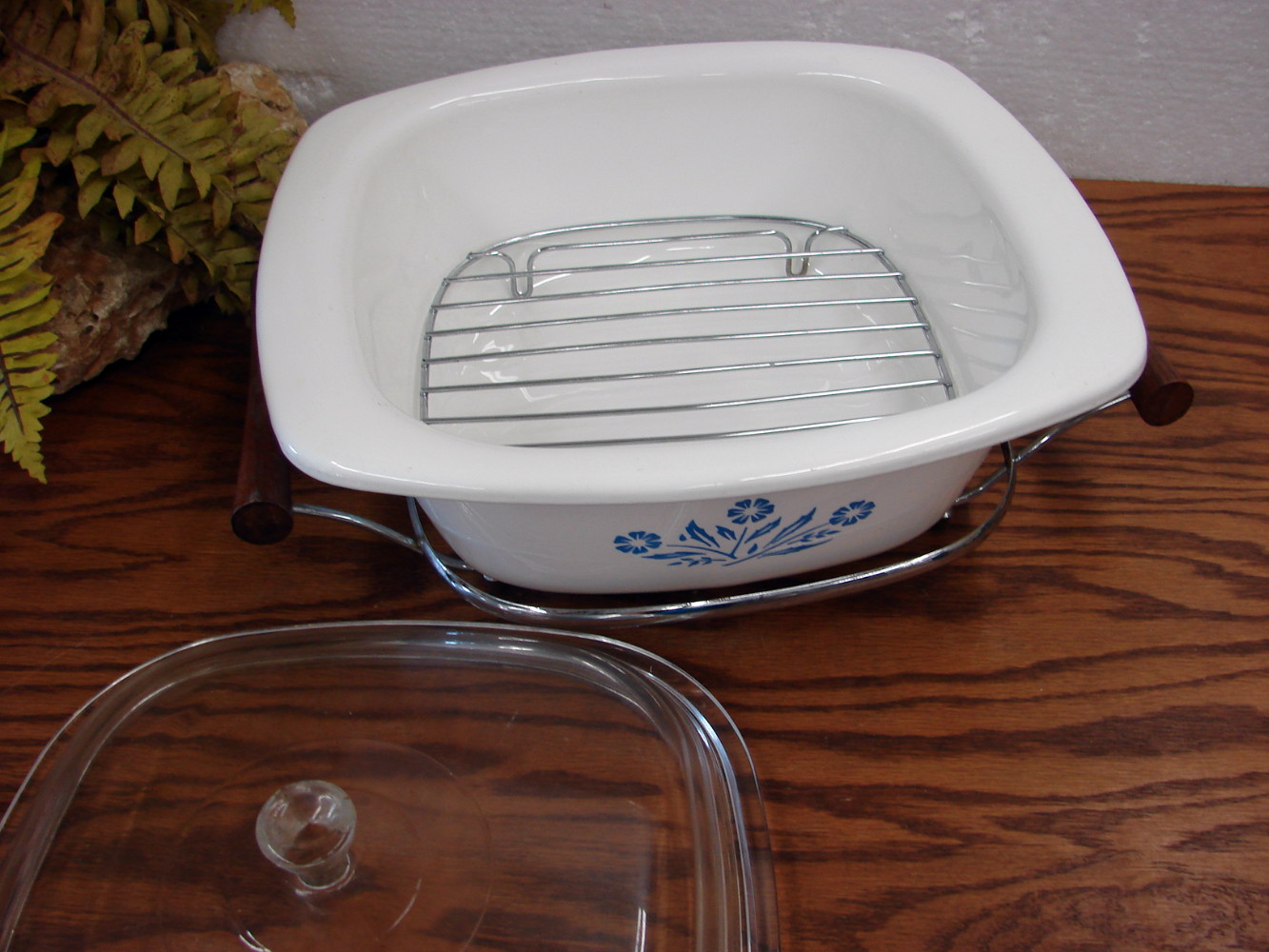 Corning Ware Blue Cornflower 4 Quart Dutch Oven w/ Rack and Serving Tray - Image 2