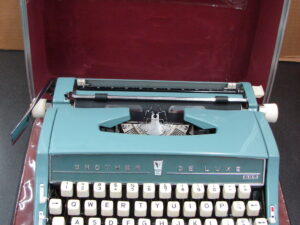 Vintage Brother De Luxe 895 Manual Typewriter Aqua Turquoise Blue w/ Case