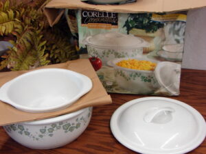 Set/2 Brand New Corning Callaway Green Ivy Bake and Serve Round Casserole Bowls w/ Lids