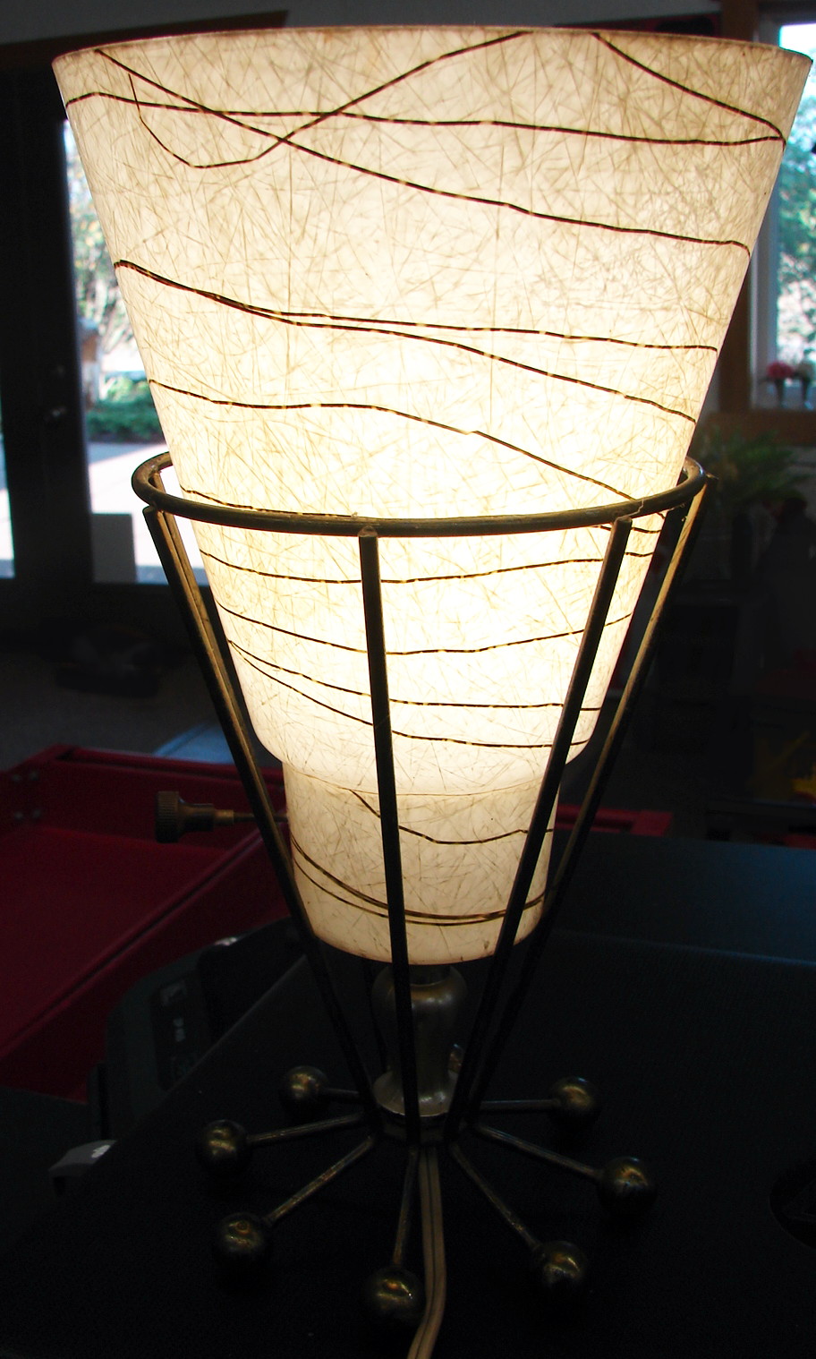 Vintage MCM Atomic Cone Desk Table Lamp Fiberglass Shade Ball Base Space Age Tested - Image 2