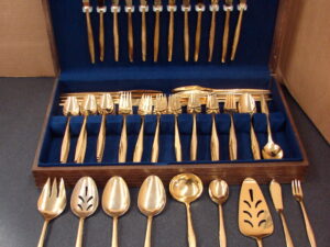 102 Pc Florentine 24k Gold Plated Flatware Silverware Electroplate Set Service for 20 w/ Case
