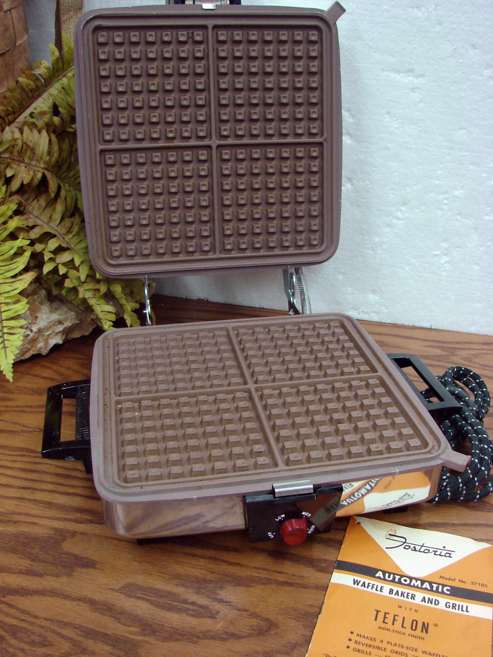 Vintage Automatic Fostoria Electric Waffle Grill Chrome Reversible Plates Tested w/ Manual #37105 - Image 2