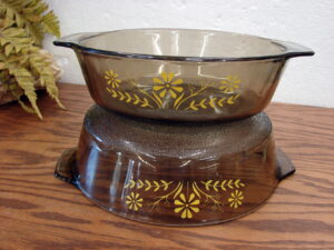 Set/2 Sizes Vintage Glasbake Amber Glass Yellow Daisy Flower Casserole Dish