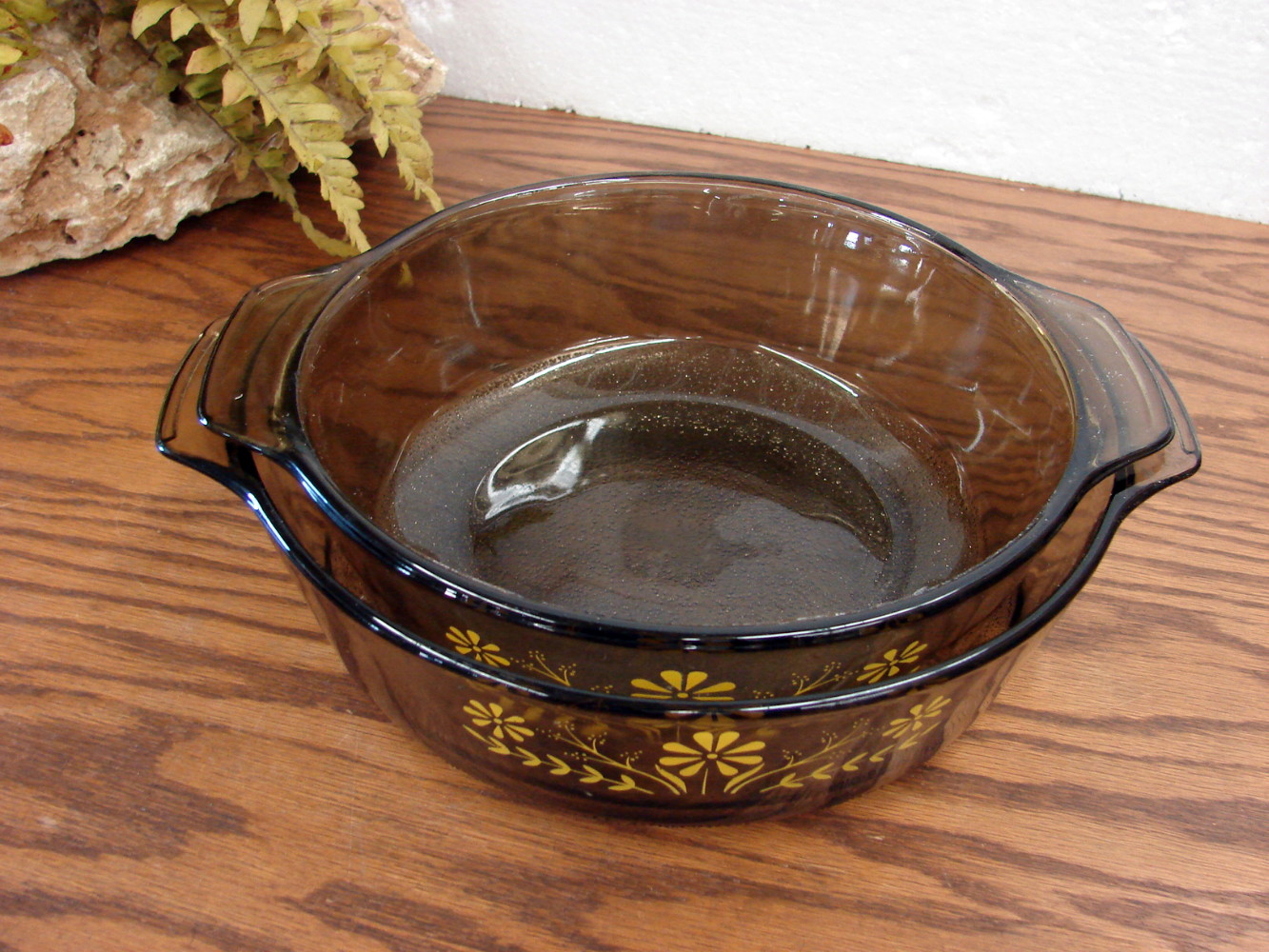 Set/2 Sizes Vintage Glasbake Amber Glass Yellow Daisy Flower Casserole Dish - Image 3