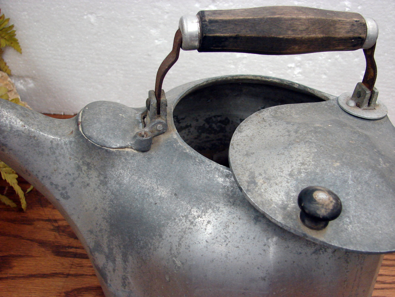 Vintage Griswold Cast Aluminum A546B Kettle 6 Qt Wood Handle Swivel Top Lid - Image 2