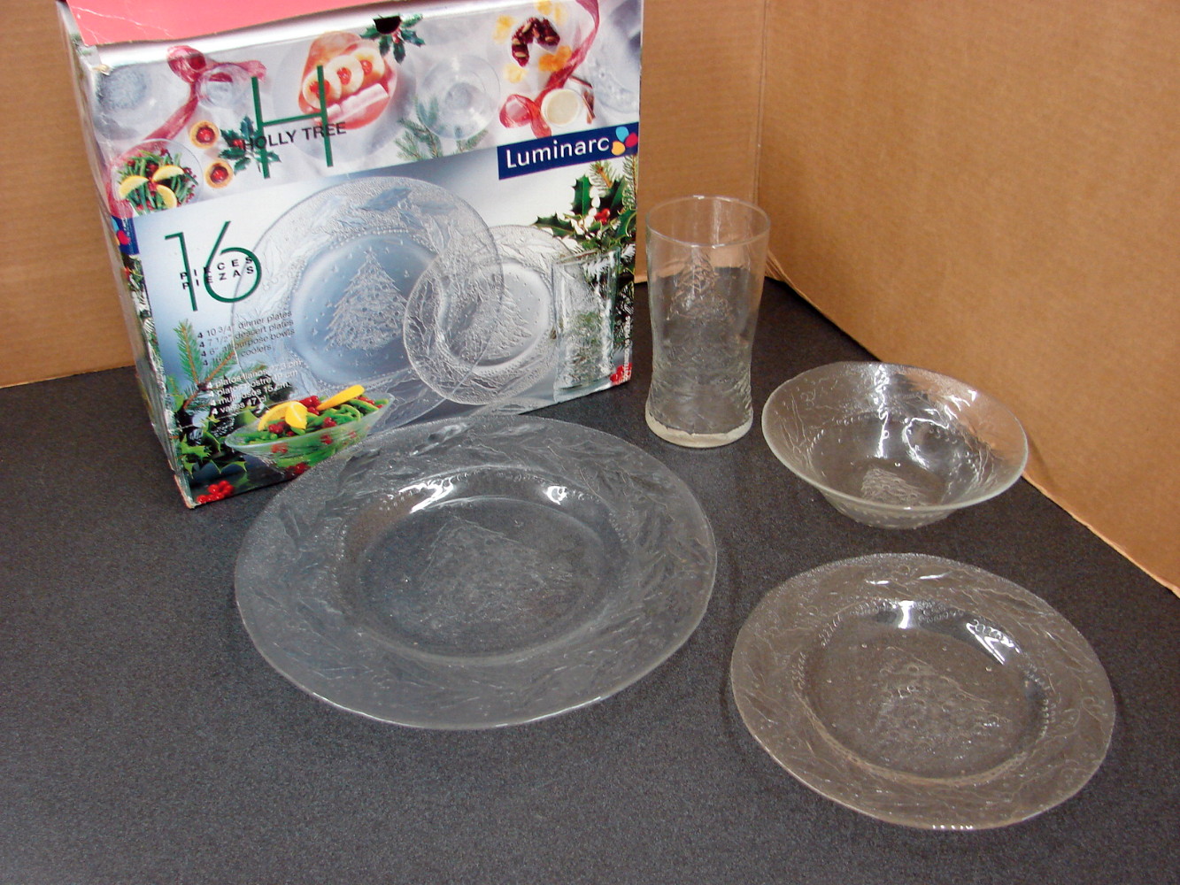 Brand New 16 pc Luminarc Holly Tree Glass Dinnerware Set w/ Cooler Tumblers Christmas Holiday - Image 4