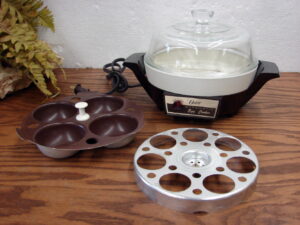 Complete Vintage Oster Automatic Electric Egg Cooker Glass Lid 579-16B