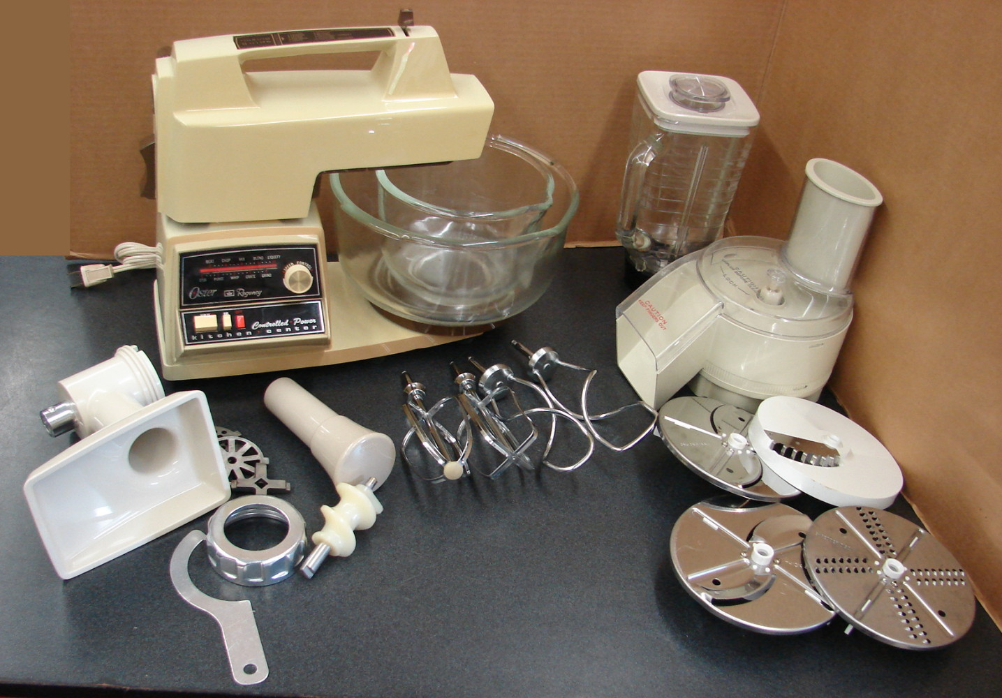 Vintage Oster Regency V #980 Kitchen Center 32 pc Stand Mixer Food Processor Meat Grinder Blender in Box - Image 7