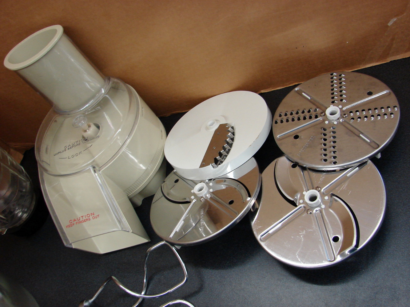 Vintage Oster Regency V #980 Kitchen Center 32 pc Stand Mixer Food Processor Meat Grinder Blender in Box - Image 3