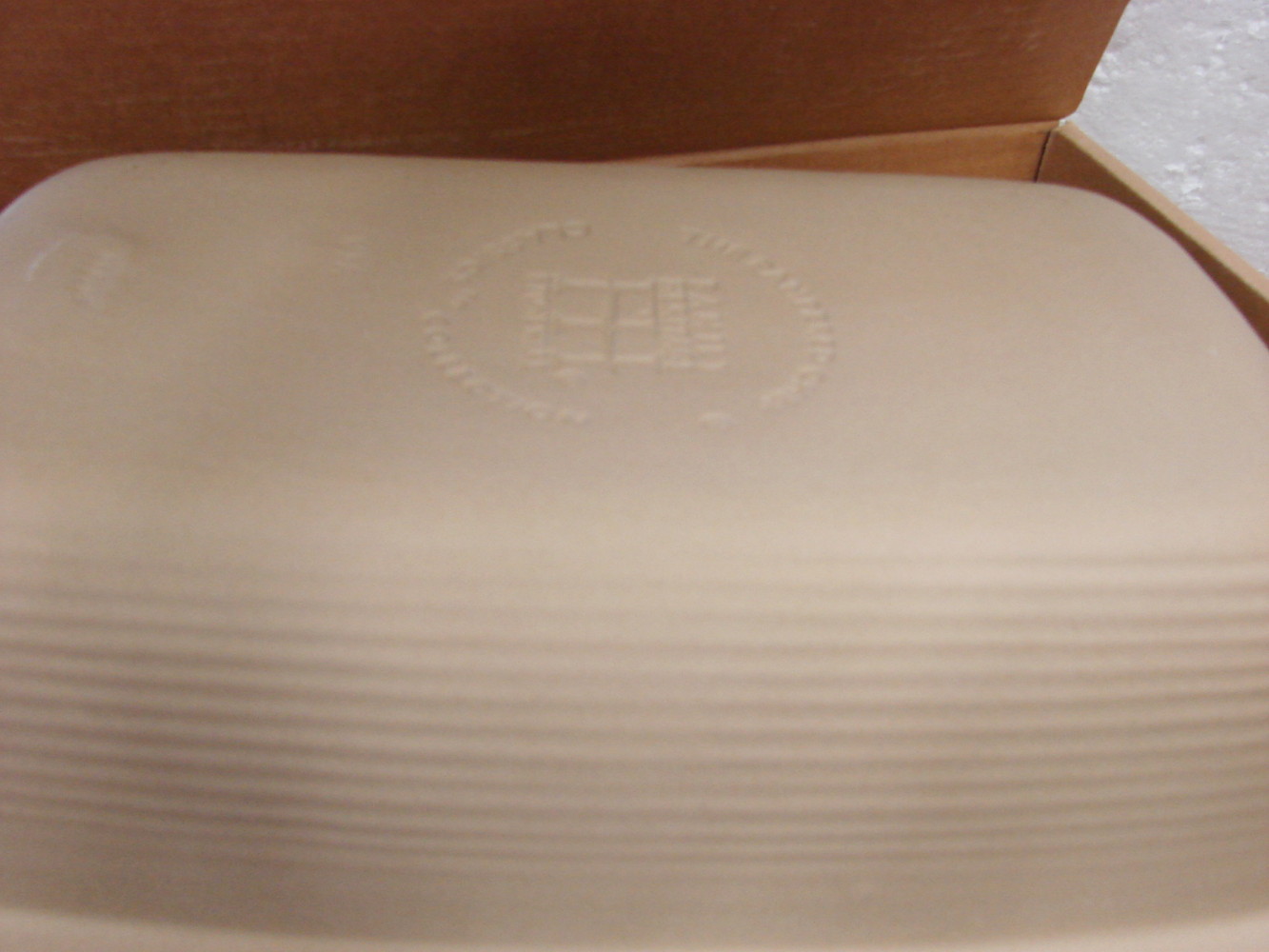 Like New Pampered Chef Family Heritage Stoneware #1435 Lid Bowl Roaster w/ Box - Image 2