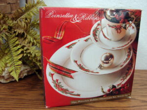 Retired Brand New Poinsettia & Ribbons Fine China 16 Pc Christmas Dinnerware Set Boxed