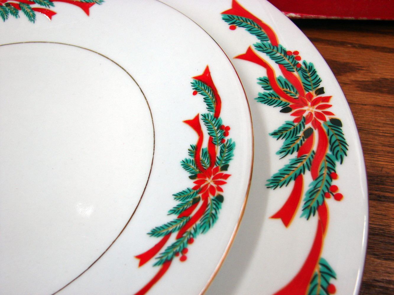 Retired Brand New Poinsettia & Ribbons Fine China 16 Pc Christmas Dinnerware Set Boxed - Image 4