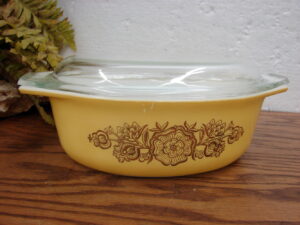 Vintage Yellow PYREX Golden Rosette #043 Oval Casserole w/ Lid