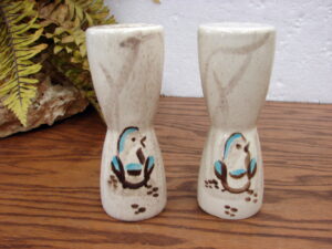 Vintage Retro Red Wing Bob White Large Salt Pepper Shaker Set