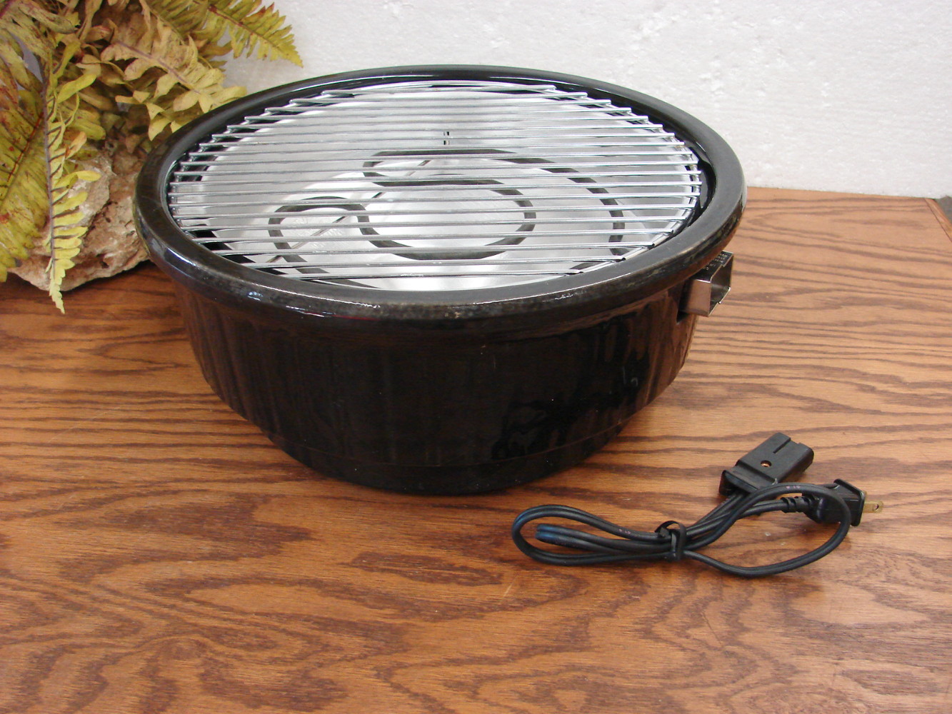 Complete Rival Crock Grill Black Stoneware Smokeless Indoor Electric Grill #5750