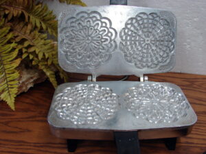 Vintage Vitantonio Pizzelle Chef Baker Authentic Waffle Cookie Iron #300 Chrome