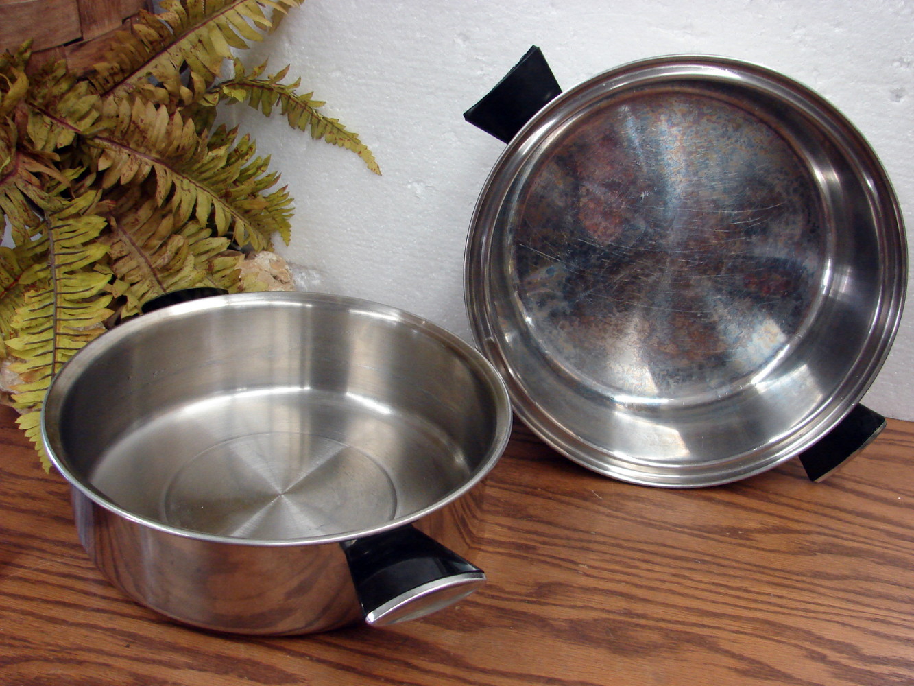 Vintage Stainless Steel 3 Quart Vollrath Stock Pot Pan 18/8 3 Ply w/ Dome Lid - Image 2