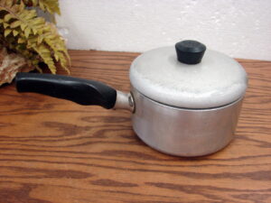 Vintage Wear-Ever Aluminum #751 Sauce Pan 1 1/2 Quart w/ Logo Lid as is