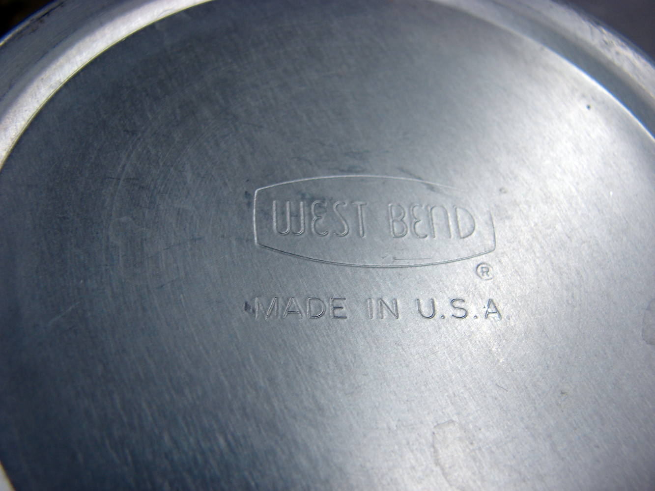 Brand New Vintage MCM West Bend Aluminum Tea Canister w/ Black Accents - Image 4