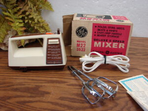 Vintage GE #M22 3522 MCM Electric Hand Mixer Tested Complete in Box