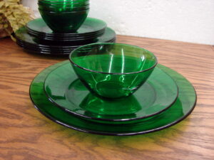 15 pc Vintage Arcoroc France Emerald Green Dinnerware Set 5 ea 10" Plate 8" Plate 5" Bowl