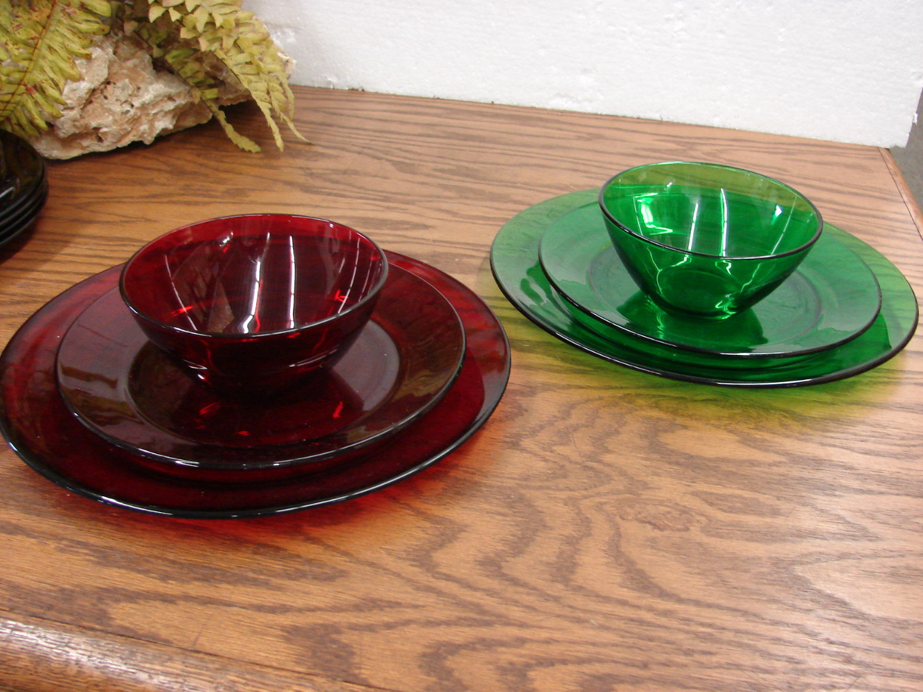 15 pc Vintage Arcoroc France Ruby Red Dinnerware Set 5 ea 10" Plate 8" Plate 5" Bowl - Image 2