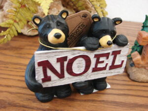 Brand New Big Sky Carvers Bearfoot Bears Noel Sign Figurine Jeff Fleming