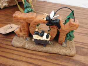 Brand New Big Sky Carvers Bearfoot Bears Joy Sign Figurine Jeff Fleming