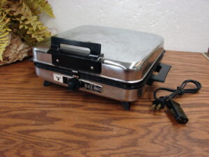 Vintage Chrome Black Angus #950 Reversible Plates Waffle Griddle Toastmaster Tested