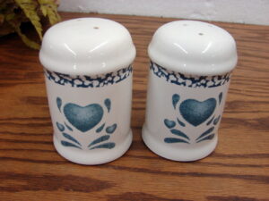 Vintage Corelle Blue Hearts Stoneware Range Stove Top Salt Pepper Shakers No Handle