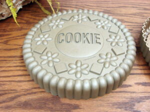Like New Chicago Metallic Cookie Cake Pan Oversized Oreo Shaped