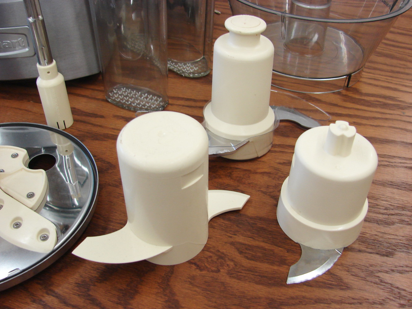 Like New Cuisinart FP-12DC Food Processor 12-Cup w/ Work Bowls and Attachments - Image 3