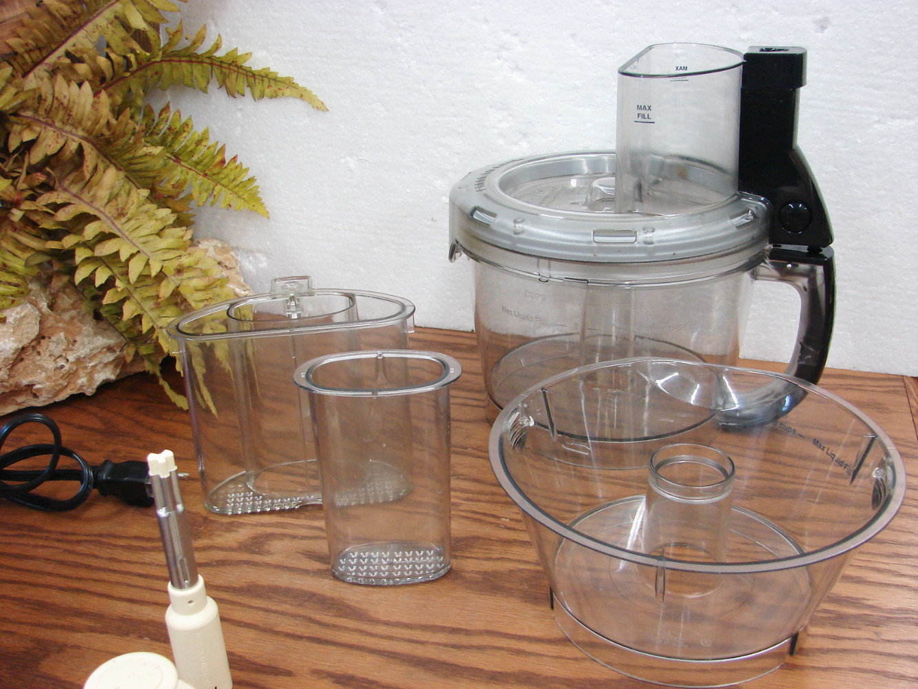 Like New Cuisinart FP-12DC Food Processor 12-Cup w/ Work Bowls and Attachments - Image 4